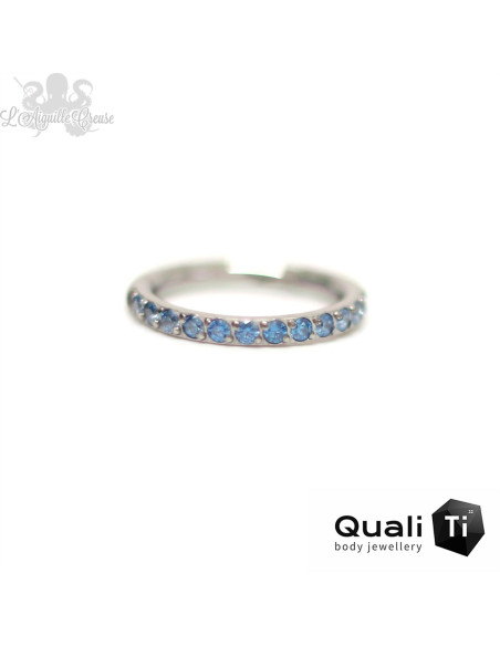 Anneau segmenté en titane QualiTi et zircons cubiques, ouverture facile