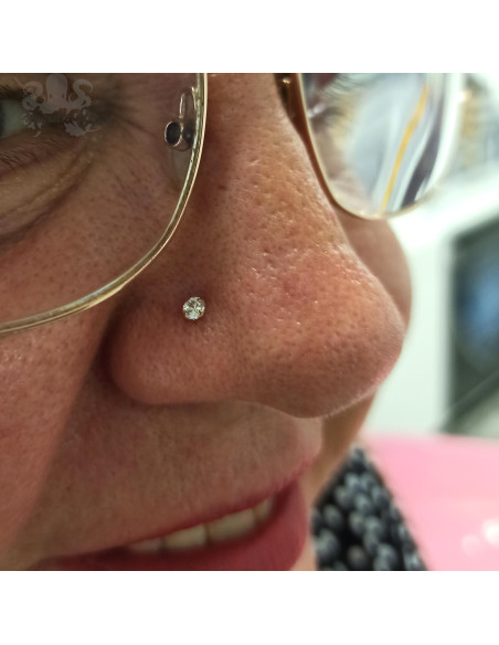 Stud Or jaune 14 carats, orné d'un zircon rond