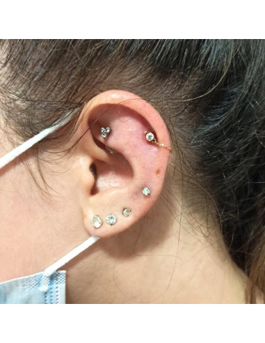 Accessoire en or jaune 18 carats orné d'un cristal Swarovski Threadless