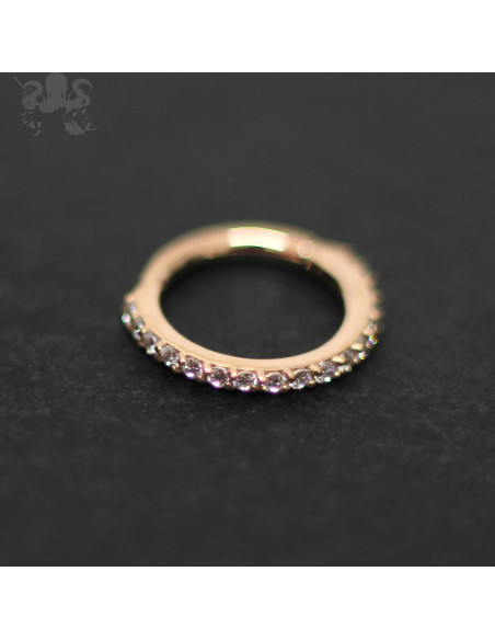 Anneau segmenté pvd rose gold orné de zircons premiums, ouverture facile