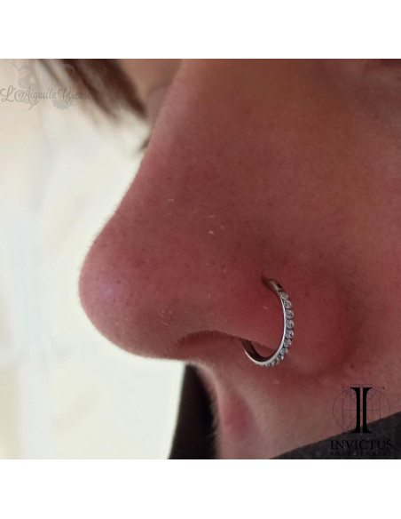 Anneau segmenté en titane Invictus et zircons, ouverture facile -pour 1 mm