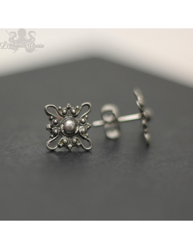 Paire de boucles d'oreilles Fleur en bronze blanc