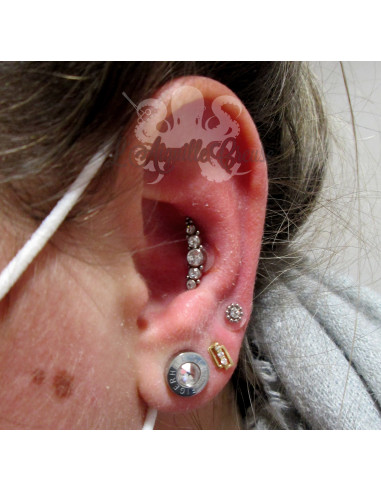 Bijou de cartilage orné de Swarovski et titane