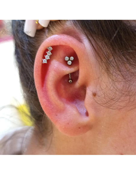 Banane ornée de 3 zircons, en titane