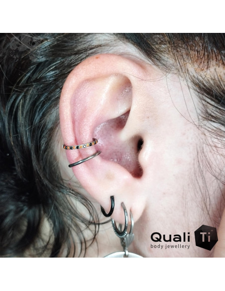 Anneau segmenté en titane QualiTi, opales synthétiques et zircons cubiques, ouverture facile