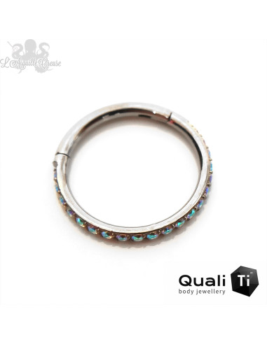 Anneau segmenté en titane QualiTi et zircons cubiques blanc irisés, ouverture facile