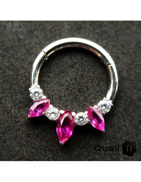 Anneau segmenté en titane QualiTi et zircons cubiques, ouverture facile