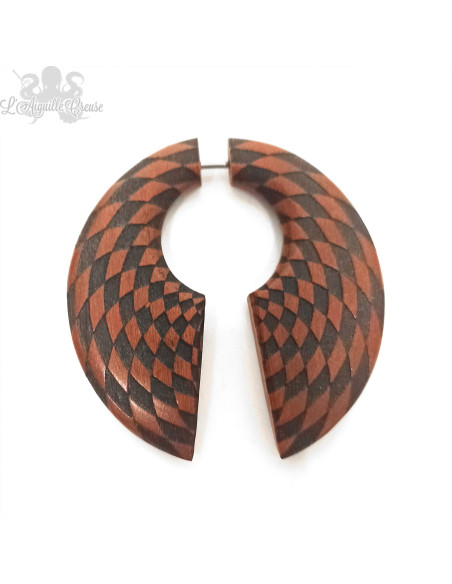 Boucle d'oreille en bois sculptée